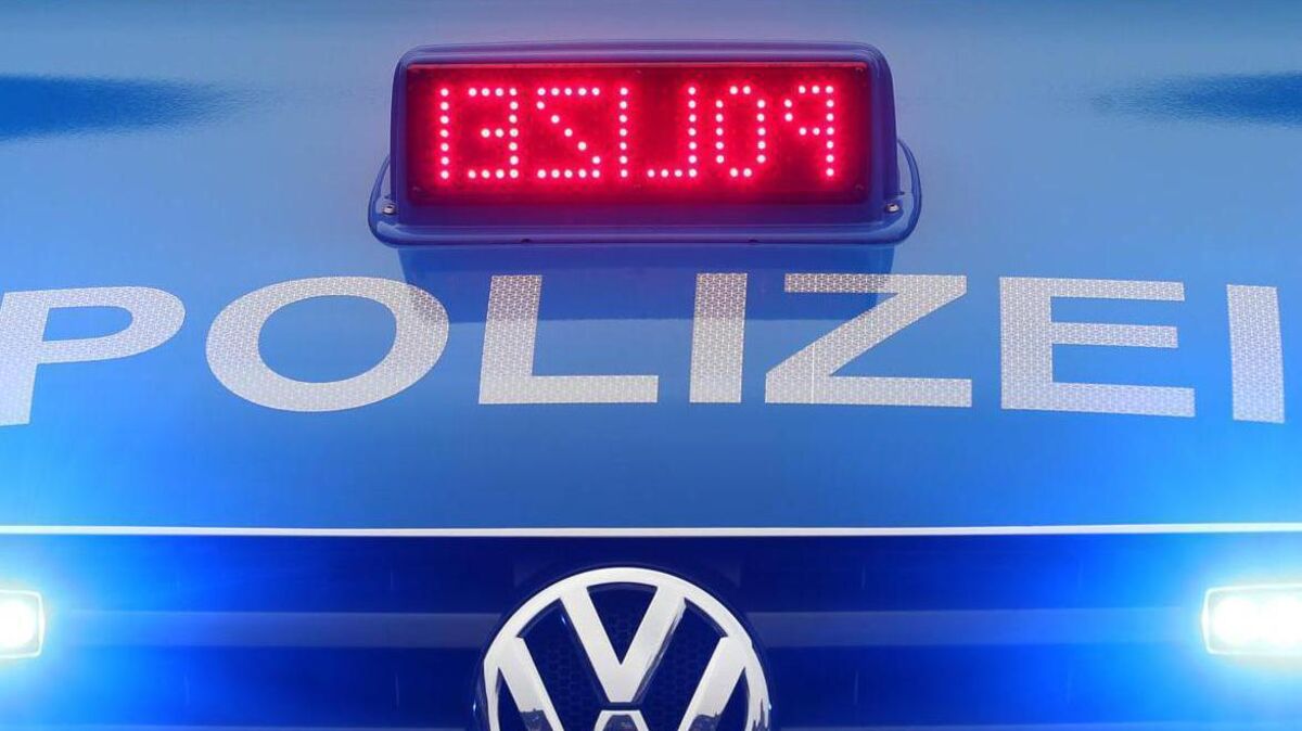 Für die Polizei gibt es viel zu tun: Die Blaulicht-Kurzmeldungen aus der Stadt und dem Landkreis Cuxhaven. Foto: Roland Weihrauch/dpa