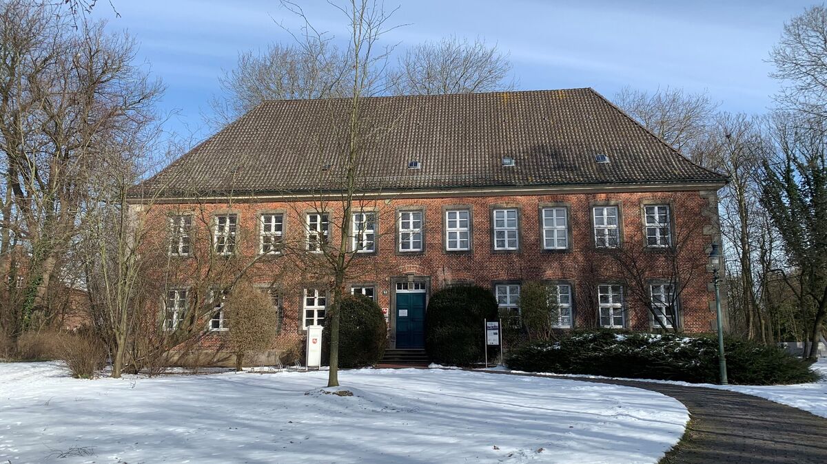 Wegen einer nächtlichen Auseinandersetzung auf der Wiesenfete in der Börde Lamstedt musste sich ein 23-Jähriger vor dem Otterndorfer Amtsgericht verantworten. .