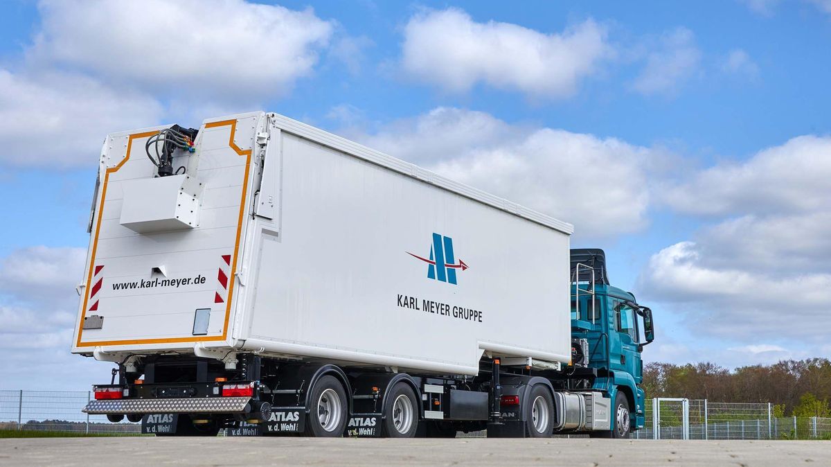 In den kommenden drei Jahren sind die Karl Meyer-Lkw zur Sammlung von Altglas wieder im Landkreis Cuxhaven unterwegs. Foto: Karl Meyer AG