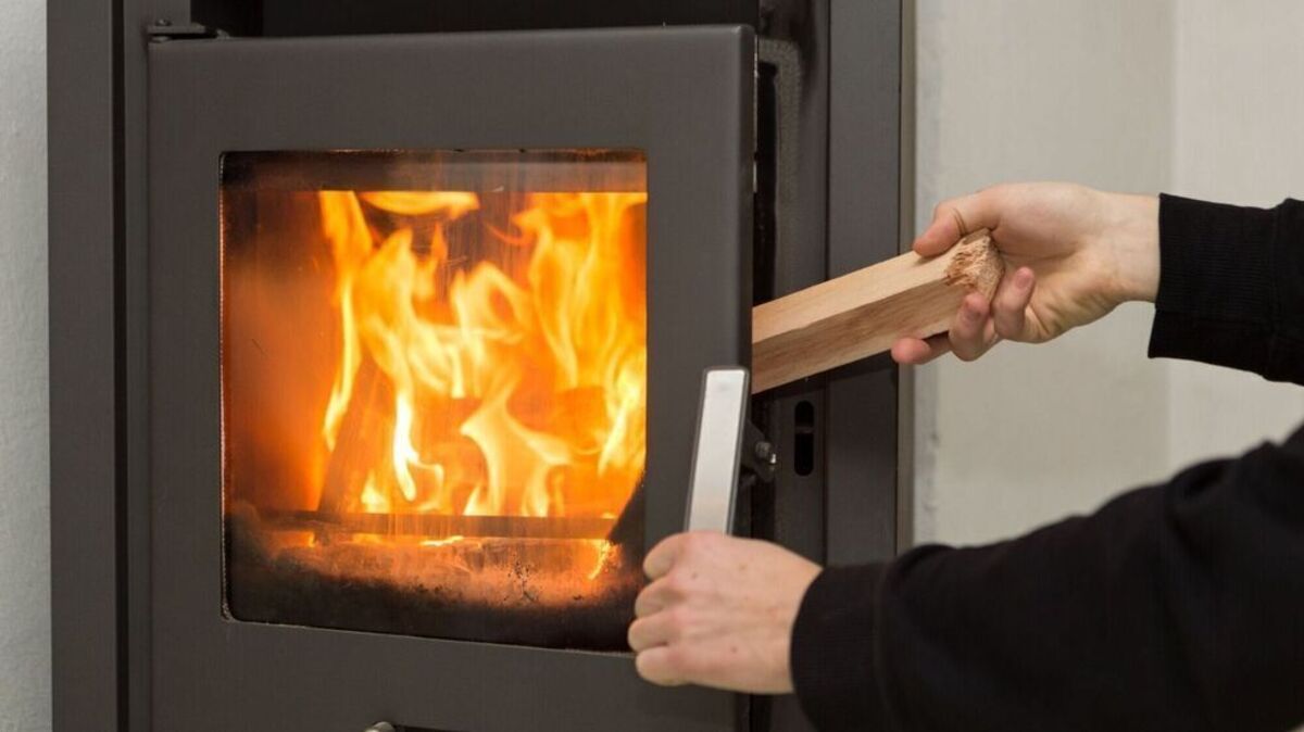 Kamin- und Holzöfen, die zwischen 1995 und 2010 in Betrieb genommen worden sind, müssen möglicherweise umgerüstet werden. Foto: dpa