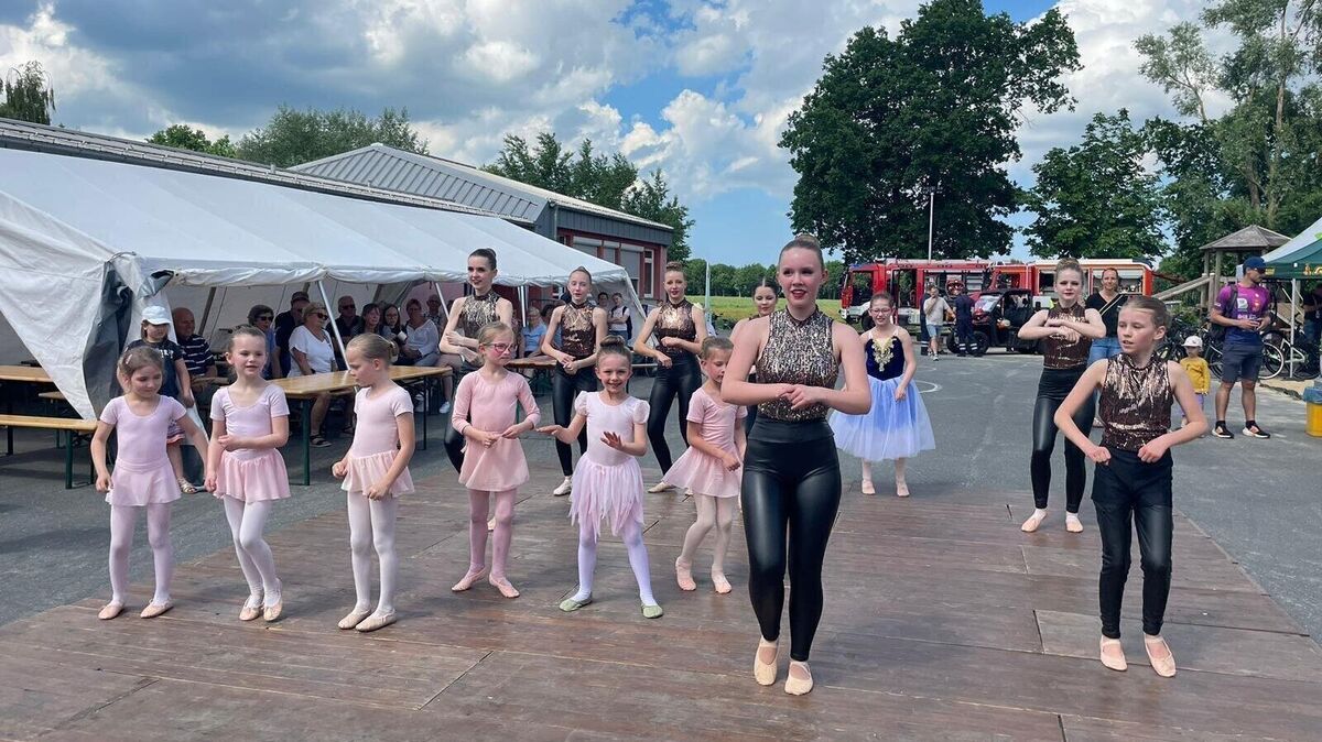 Die Ballettmädchen aus Bülkau begeisterten bei ihrem Auftritt in Wanna. Fotos: Kramp