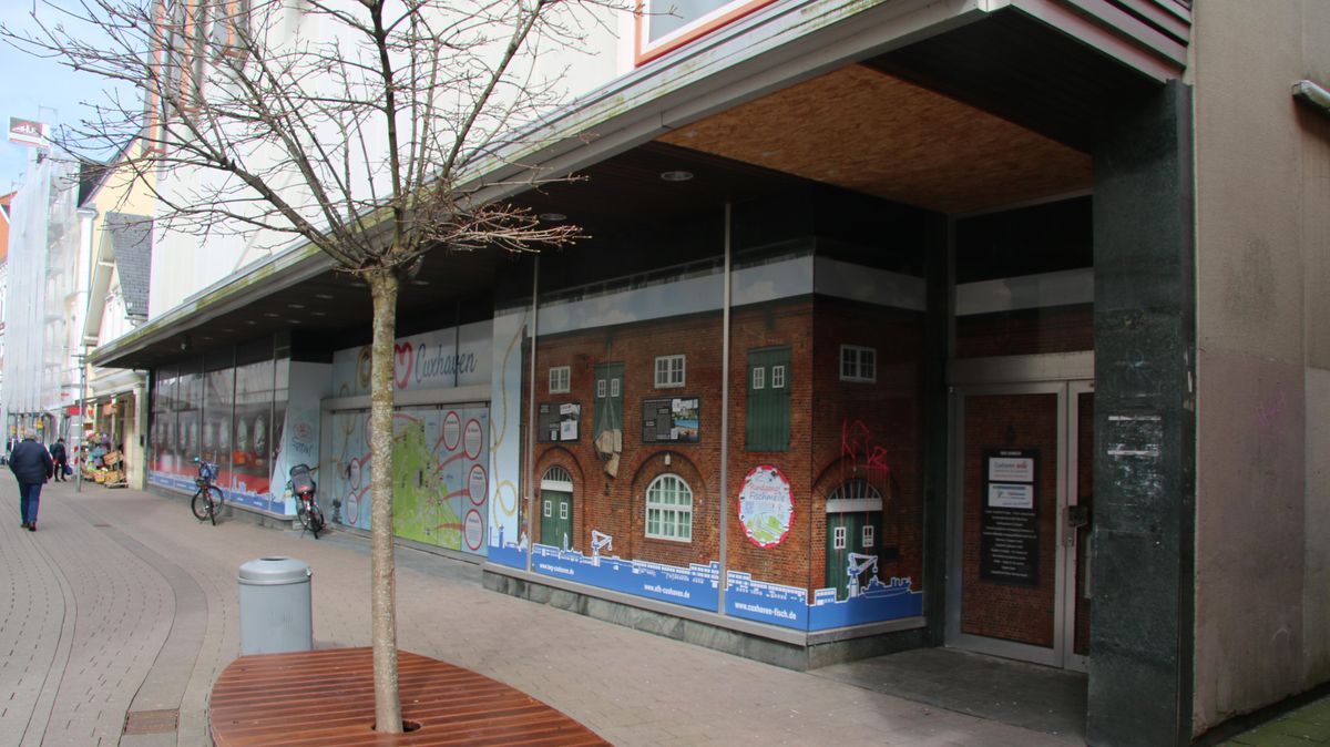 Der Stader Unternehmer Helmut Lührs hat vielversprechende Pläne für das ehemalige Woolworth-Kaufhaus in der Cuxhavener Innenstadt. Archivfoto: Potschka