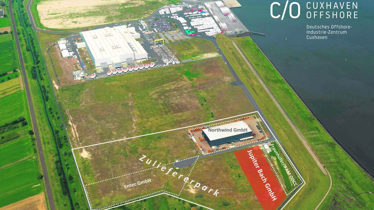 Auf der rot markierten Fläche im Cuxhavener Hafen soll das neue Werk von Jupiter Bach gebaut werden. Es liegt damit in zentraler Lage mitten im Zuliefererpark des Deutschen Offshore-Industrie-Zentrums. Foto: Wirtschaftsförderung Cuxhaven