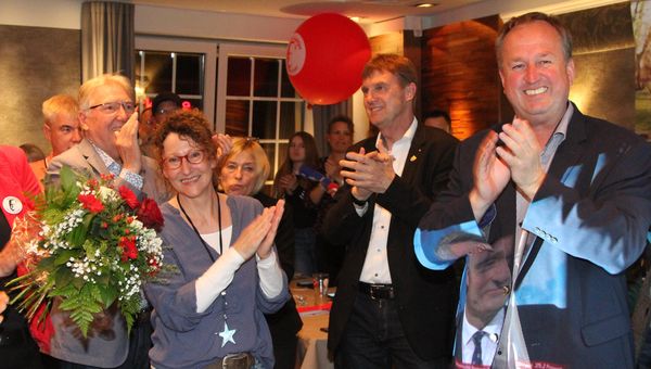 Cuxhaven: Santjer gewinnt OB-Wahl, Bielefeld bleibt Landrat 