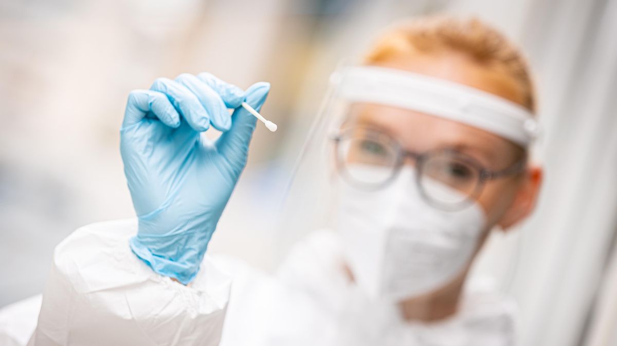 Die Corona-Inzidenz im Landkreis Cuxhaven bleibt auf niedrigem Niveau. Der Landkreis Cuxhaven verzeichnet für Dienstag keine Neuinfektionen. Foto: Moritz Frankenberg/dpa