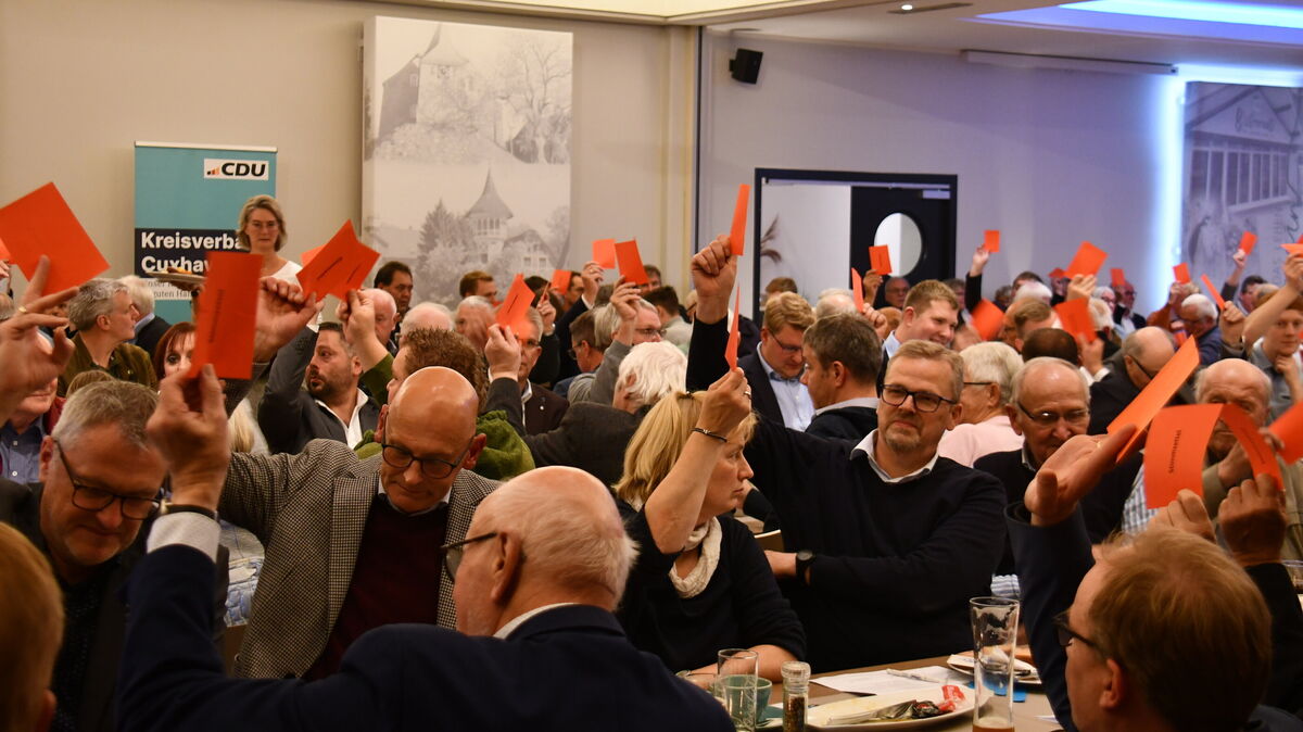 Knapp 230 CDU-Mitglieder waren am Mittwochabend ins Cadenberger "MarC 5" zur Nominierungsveranstaltung gekommen. Foto: Egbert Schröder