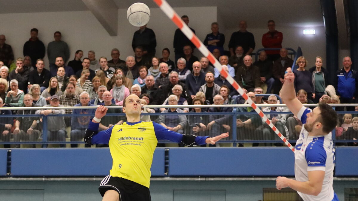 In der vergangenen Hallensaison hat der SV Armstorf für großes Aufsehen gesorgt. Denkbar knapp unterlag die Mannschaft um Angreifer Jannik Peters dem späteren Vizemeister TV Käfertal. Foto: Unruh