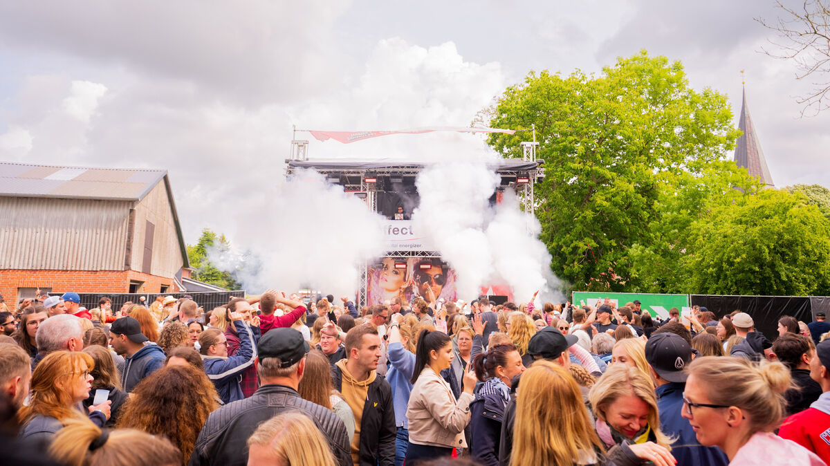 Beim Frühtanz in Lüdingworth wurde ausgelassen gefeiert. Foto: High Ground Media