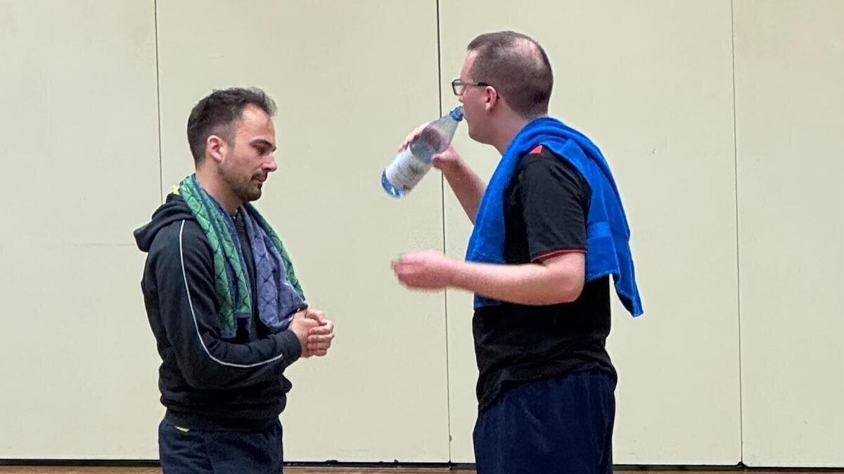 Die Lamstedter Lukas von See und Steffen Kruse besprechen die Taktik. Foto: Mohr