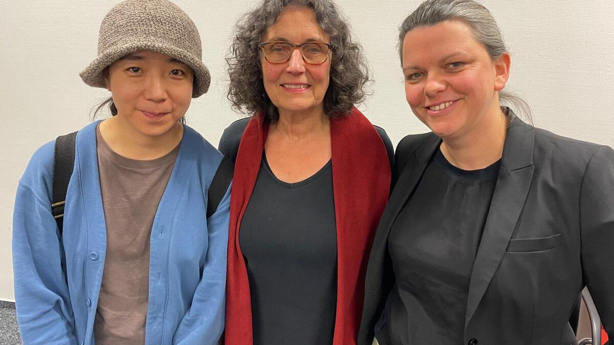 Xiaoxue Li. Sabine van Gemmeren und Kathrin Krückeberg (v.l.) planen gemeinsam die Produktions eines Fillms. Foto: Kramp