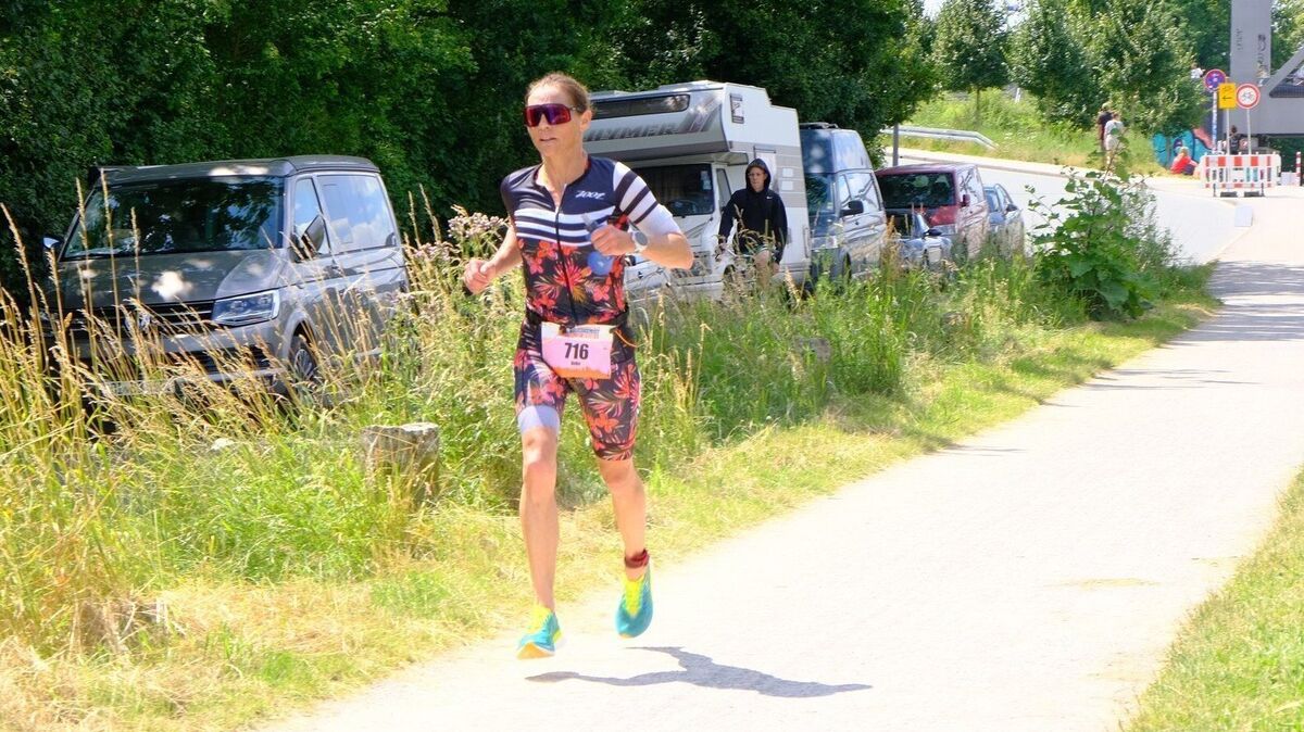 Mit über sieben Minuten Vorsprung sicherte sich Anke Schmitz-Elvenich den deutschen Meistertitel in der Altersklasse 50-54. Eine großartige Leistung der Cuxhavenerin. Foto: G. Schmitz-Elvenich