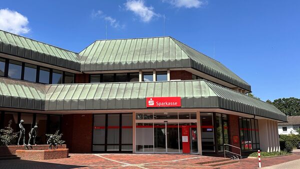 Banken im Wandel: Wie sich die Weser-Elbe-Sparkasse gegen den digitalen Trend stemmt