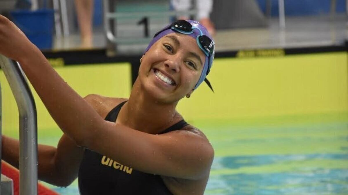 Die Cuxhavenerin Yosefina Deneff hat allen Grund zur Freude: Die 16-Jährige schwamm bei den Deutschen Jahrgangsmeisterschaften in Berlin gleich drei neue Bestzeiten. Foto: Hannah Jil Wieckberg