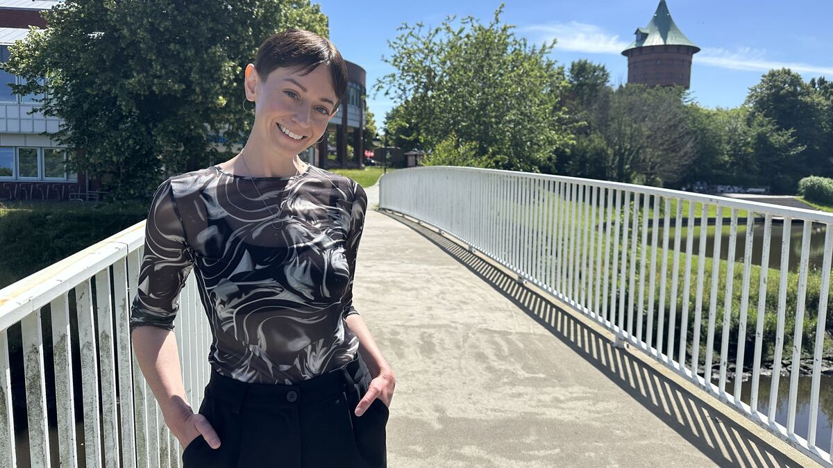 Lena Donnermann ist bewusst den Weg von Hamburg nach Cuxhaven gegangen und hat ihn nicht bereut. Ihre Tätigkeit als Sprecherin und Synchronsprecherin führt sie aber noch häufig in die Großstadt. Foto: Reese-Winne