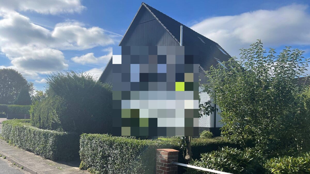 Dieses Zweifamilienhaus wurde als Firmensitz für zwei in der Gemeinde Geestland niedergelassene Import-Export-Unternehmen eingetragen. Nach Auffassung der Ermittlungsbehörden, die vor mehreren Jahren eine Hausdurchsuchung angeordnet hatten, könnte es sich um Scheingründungen gehandelt haben. Foto: Koppe