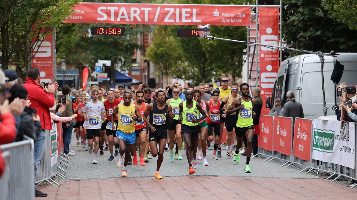 Um 10.15 Uhr fiel der Startschuss für den Marathon sowie den Staffel- und 25-Kilometer-Lauf. Foto: May