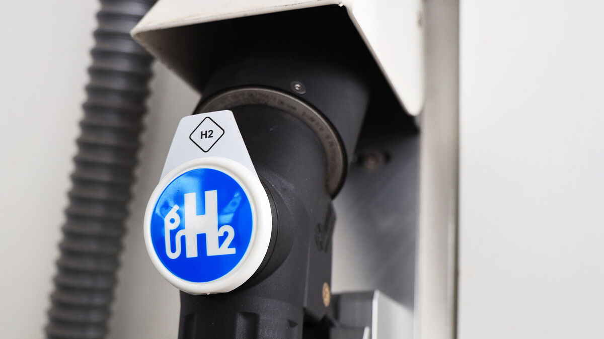 Wasserstoff - der Treibstoff der Zukunft? Eine Wasserstofftankstelle könnte 2026 in Cuxhaven gebaut werden. Doch die größten Stärken spielt der Energieträger H2 in der Industrie aus. Foto: Peter Gercke/dpa