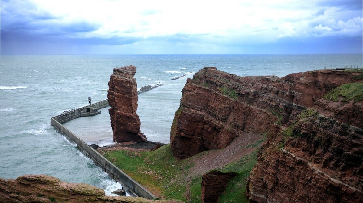 Die "Lange Anna" auf der Insel Helgoland. Foto: Nietfeld/dpa