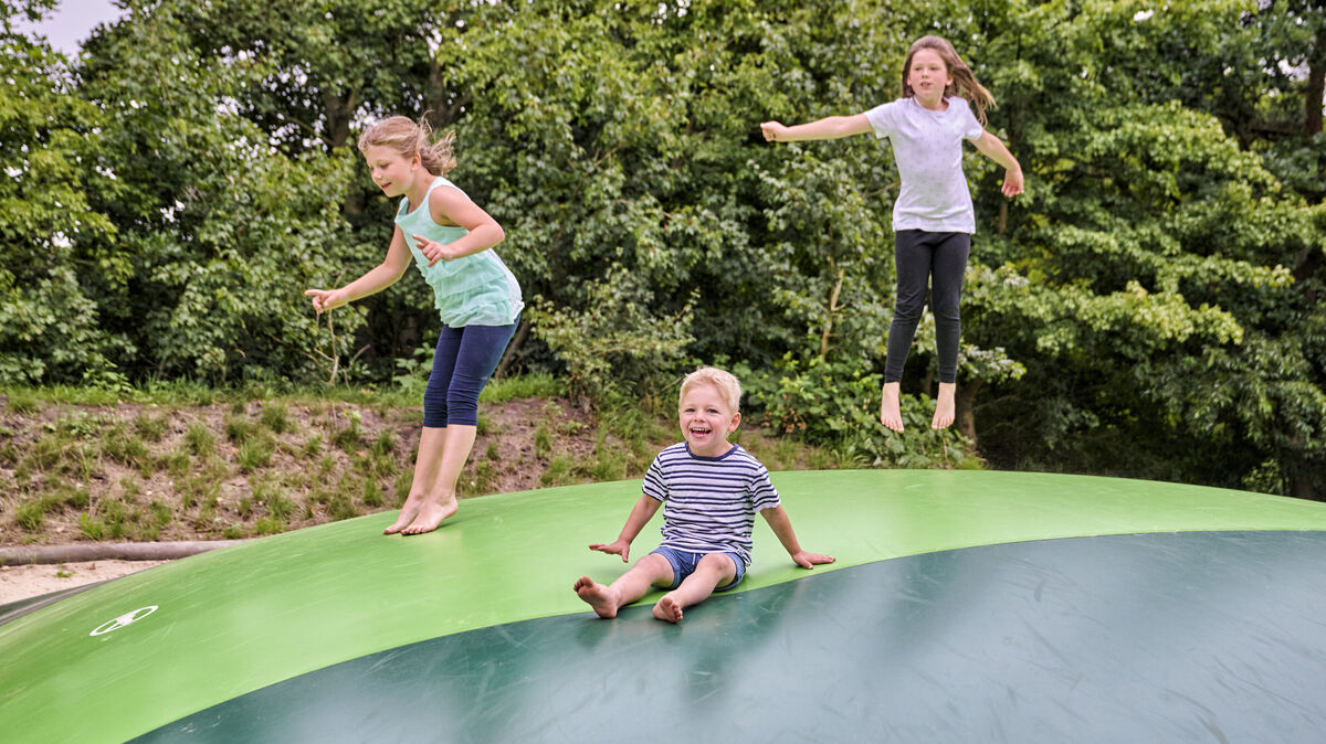 Die Hüpfkissen sind bei den Kindern sehr beliebt. Foto: Florian Trykowski