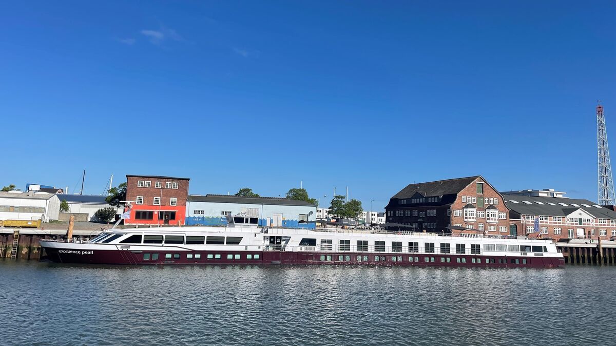 Die „Excellence Pearl“ im Alten Fischereihafen: Das elegante Flusskreuzfahrtschiff beeindruckt mit modernem Design und umweltfreundlicher Technologie auf seiner Reise bis an die Nordsee. Foto: Kramp