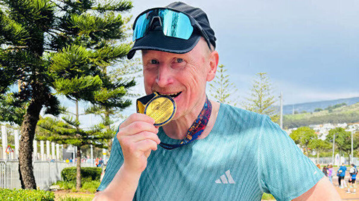 Der Cuxhavener Jörg Spillner feiert seinen Triumph beim Cape Town Marathon und den Eintritt in die Eight Star Hall of Fame – ein weiterer Meilenstein auf seiner Marathonreise. Foto: privat