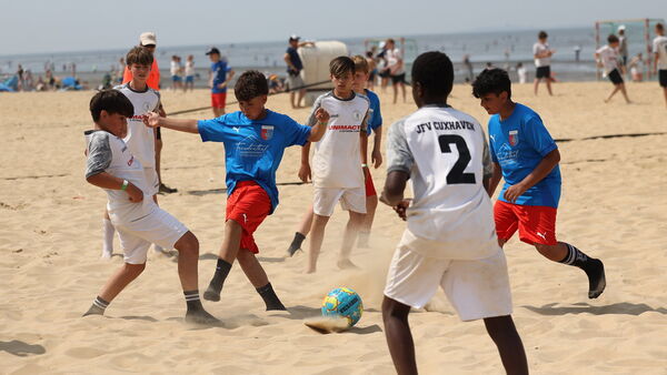 Rechtzeitig abgebaut: Unwetter kann Junioren-Beachsoccer in Cuxhaven nicht stoppen