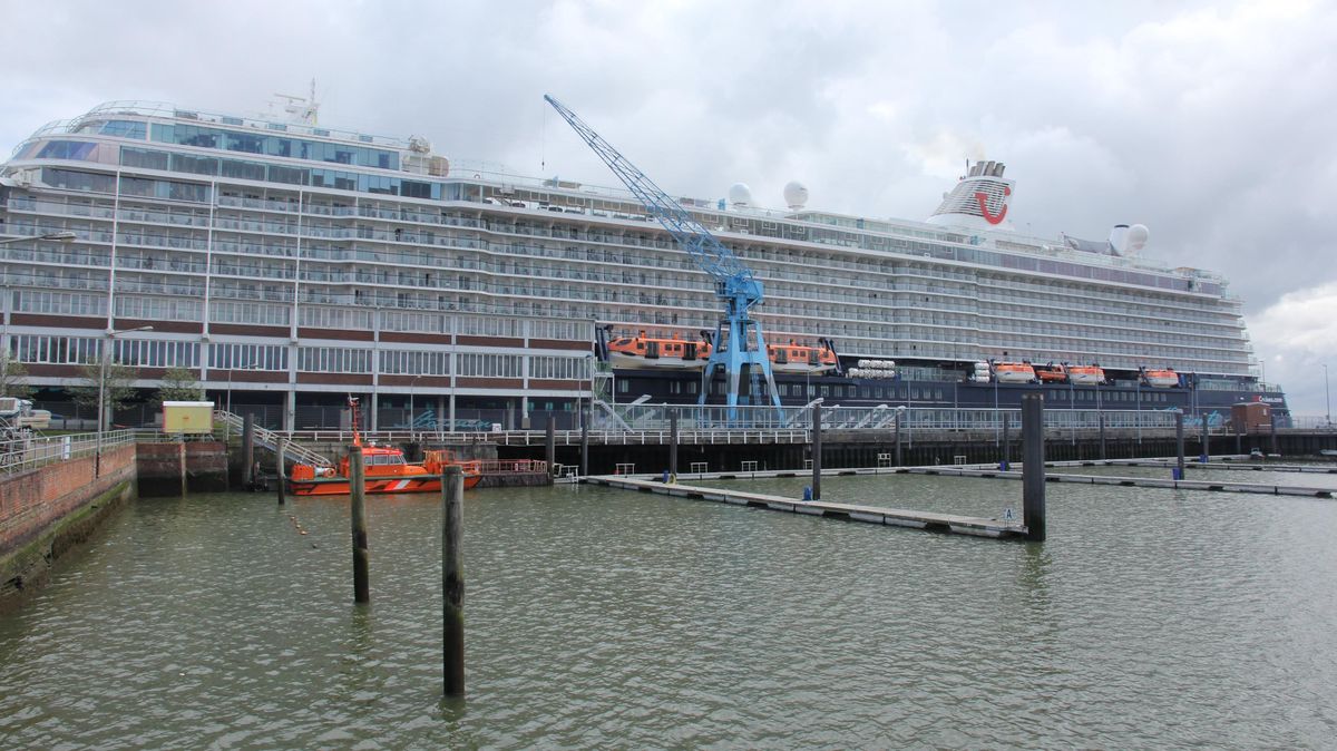 Nach dem bekanntgewordenen Corona-Fall an Bord der "Mein Schiff 3" steht das gesamte Schiff nun unter Quarantäne. An dem Krisenmanagement von TUI-Cruises gibt es deutliche Kritik. Foto: Sassen