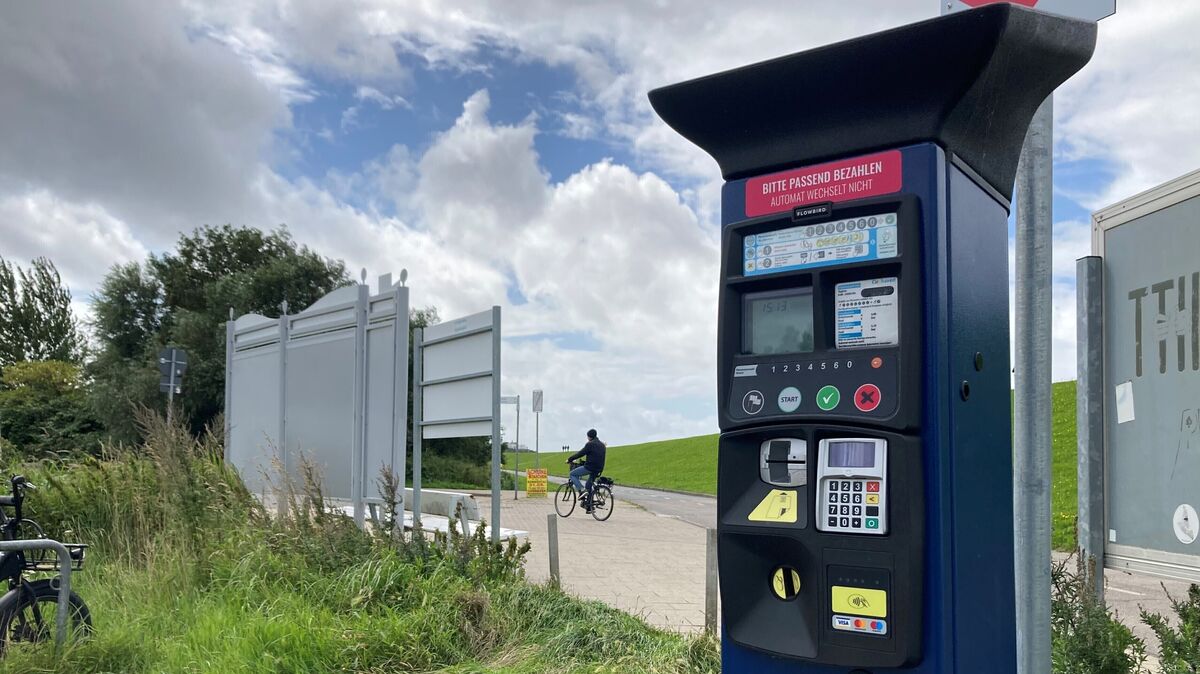 Sechs dieser Strandeintritt-Autromaten wurden nach Angaben von Olaf Raffel, Geschäftsführer der Nordseeheilbad Cuxhaven GmbH, zu Saisonbeginn an wichtigen Strandzugängen installiert. Foto: Koppe