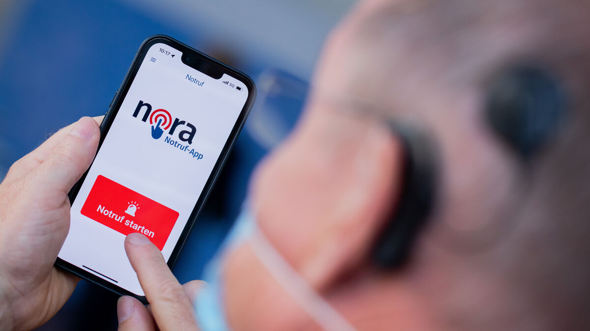 Die Notruf-App dient zur Bereitstellung eines barrierefreien Notrufs. Symbolfoto: Vennenbernd/dpa