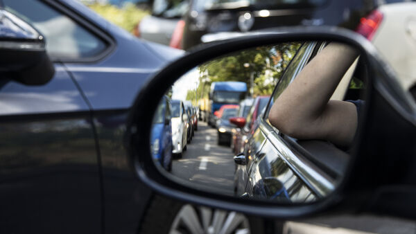 Verletzte nach Unfall in Cuxhaven-Altenbruch: Stau auf der Heerstraße und B73