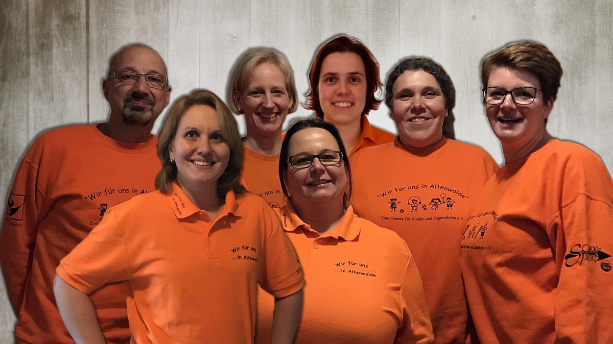 Sie bilden den neuen Vorstand des Vereins "Wir für uns in Altenwalde": Olaf Kerwien, Betty Bunke, Susanne Melchert, Sonja Hesse, Wiebke Lenz, Anika Matthee und Jennifer Brüning. Foto: red