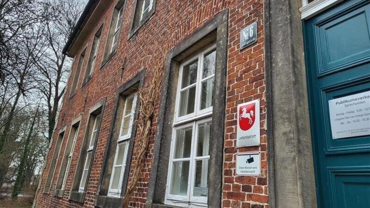 Das Amtsgericht in Otterndorf: Schauplatz der Verhandlung nach einem eskalierten Fußballturnier in Cadenberge, bei dem Alkohol und Provokationen eine entscheidende Rolle spielten. Foto: Werder