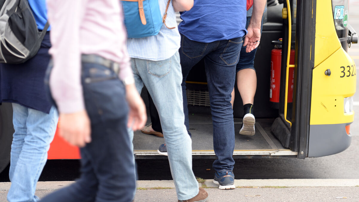 Der ÖPNV im Kreis Cuxhaven steht in der Kritik: In einigen Orten soll die Busanbidung zu wünschen übrig lassen. Symbolfoto: Britta Pedersen/dpa