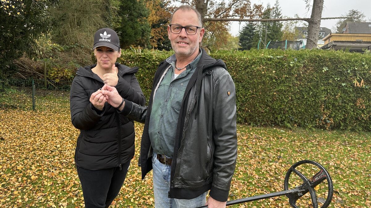 Sarah Briese freut sich über den dank Ralf Braesch wiedergefundenen Verlobungsring und sagt: "Seine Freizeit zu opfern, um anderen Leuten zu helfen, zeugt schon von großer Menschlichkeit." Fotos: Reese-Winne