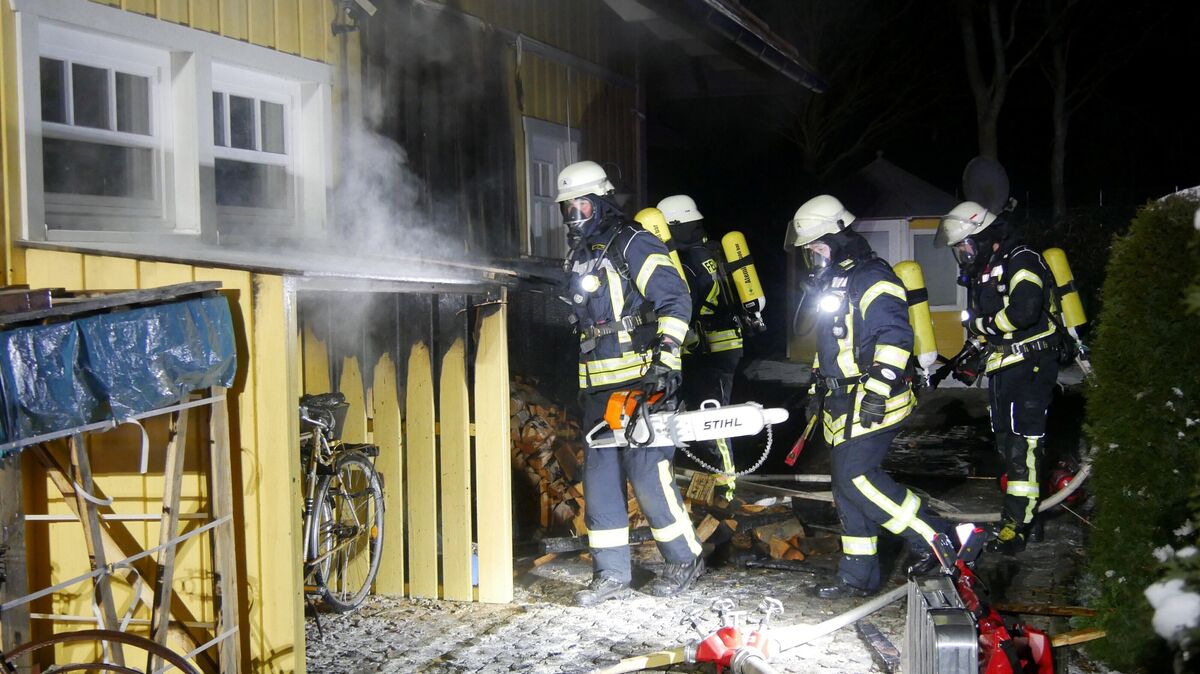 In der Nacht zu Sonntag kam es in Hemmoor zu einem Einsatz von Feuerwehr und Rettungskräften. Foto: Jürgen Lange