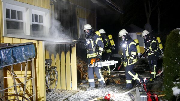 Feuer in Hemmoor: Aufmerksame Nachbarn retten Ehepaar aus brennendem Holzhaus