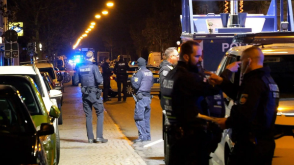 SEK-Razzien in Bremerhaven - Polizei fahndet nach zwei gefährlichen Verdächtigen