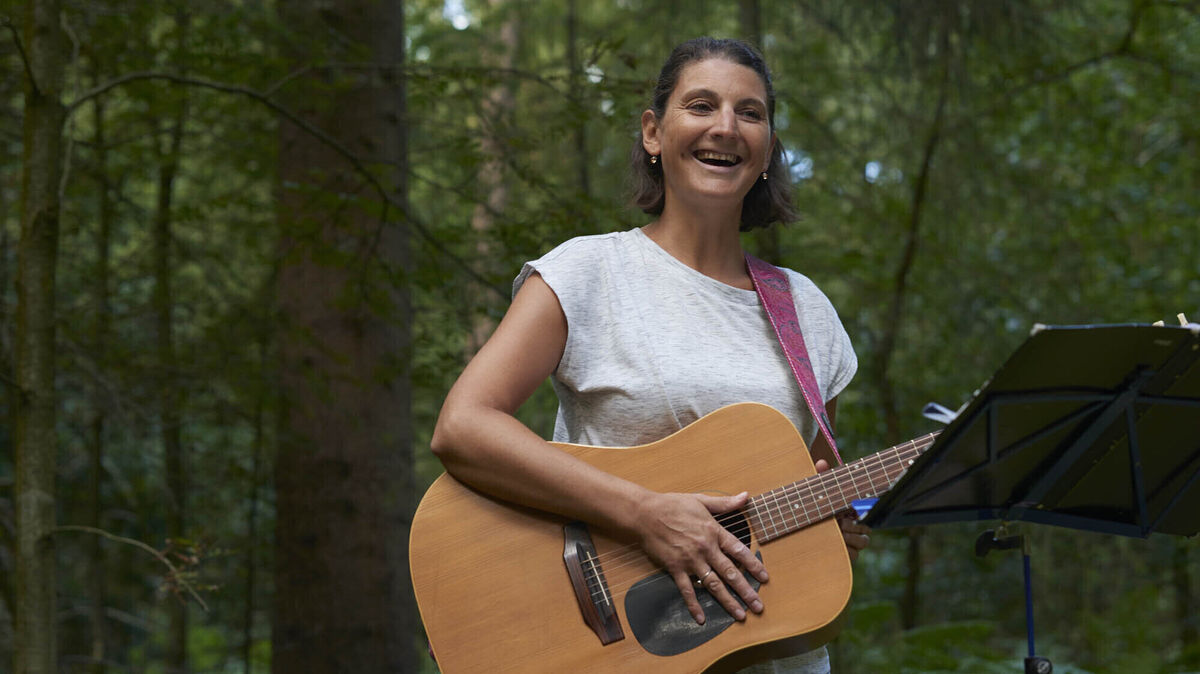 Marissa Burchardt ist Lehrerin in Cadenberge und tritt als Musikerin beim "Fête de la Musique" in Otterndorf auf. Foto: