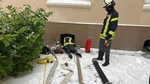 Feuerwehr Cuxhaven kämpft mit Wassermassen: Keller lief bis auf 1,60 Meter voll