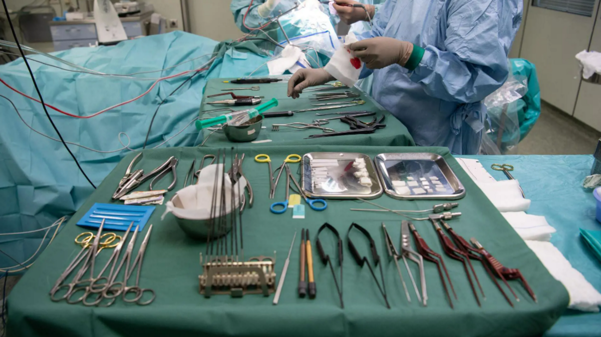 Die Staatsanwaltschaft erhebt schwere Vorwürfe: Ein Narkosearzt soll in einem Bremerhavener Krankenhaus sexuelle Übergriffe an betäubten Patientinnen begangen haben. Foto: Marijan Murat