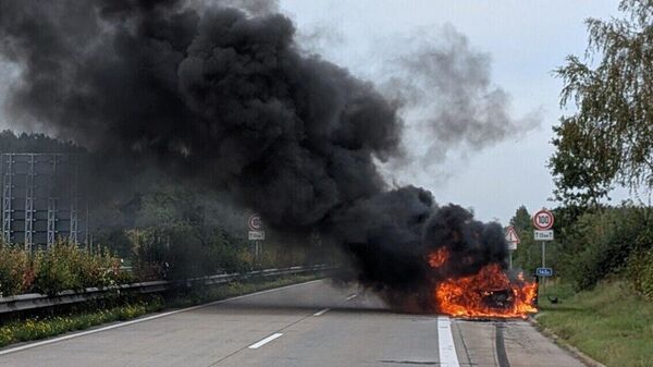 Auto brennt auf A27 in Richtung Cuxhaven vollständig aus - Polizei nennt neue Details