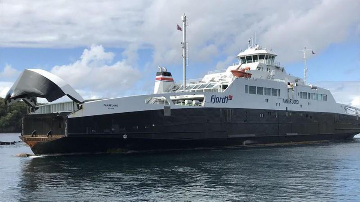 Noch ist die mit dem Flüssiggas LNG betriebene norwegische Fähre "Fanafjord" im Einsatz auf einer Linie in Südnorwegen. Die Investoren, die hinter der Elbferry GmbH stehen, haben ihre Entscheidung zum Kauf des Schiffes offenbar noch nicht getroffen. Foto: Marinetraffic
