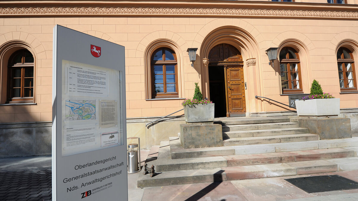 Es ging um die berufliche Vergangenheit des Landtagsabgeordneten Ebken und um die Zukunft des Helios-Areals Sahlenburg: Ein Streit um einen Facebook-Beitrag führte beide Parteien bis vor das Oberlandesgericht Celle. Foto: Holger Hollemann/dpa