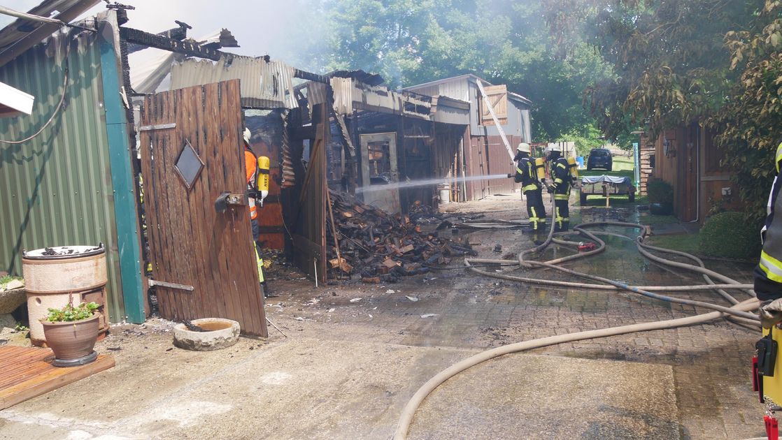 Kreis Cuxhaven: Mehrere Schuppen in Osten abgebrannt | CNV Medien