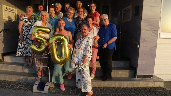 De Kegeldeerns feierten 50 Jahre intensive Freundschaft im Strandhotel Duhnen