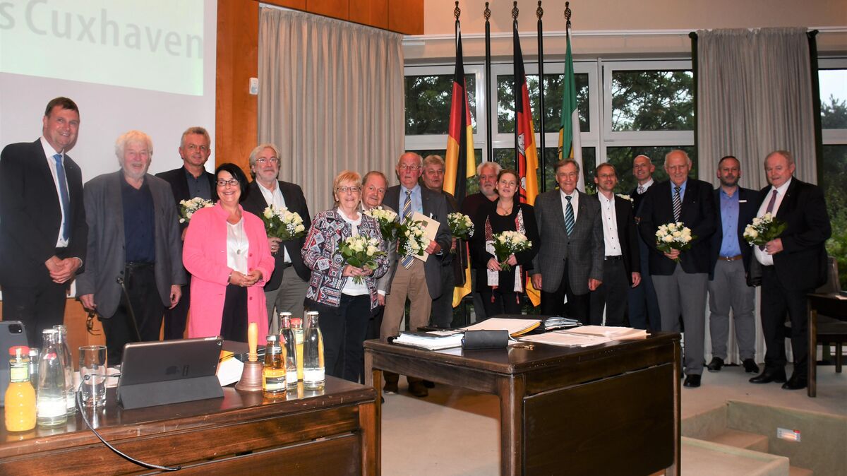 Zahlreiche ehemalige Mitglieder des Kreistages wurden in dieser Woche verabschiedet. Entweder waren sie nicht mehr bei der Kommunalwahl angetreten oder hatten nicht genügend Wählerstimmen erhalten. Foto: Schröder