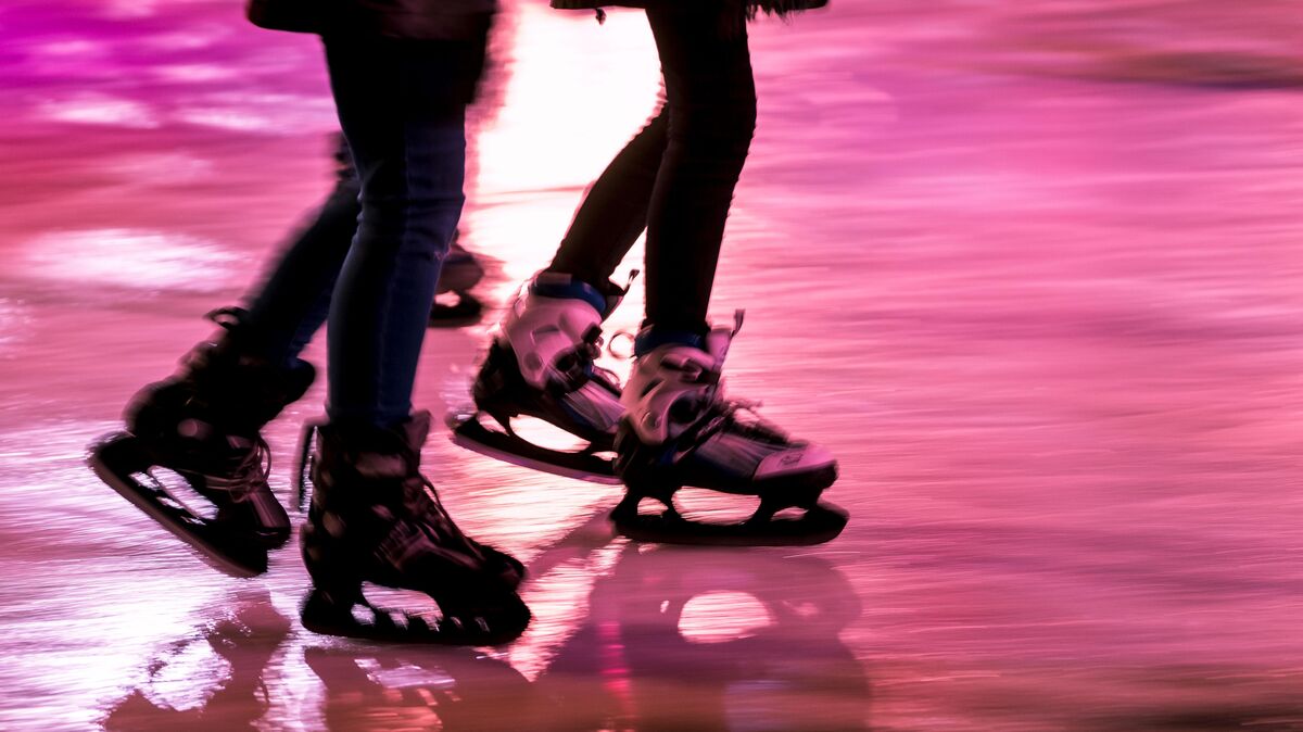 Die Werbegemeinschaft City Cuxhaven wollte auf dem Kaemmererplatz Cuxhaven eine Eislaufbahn inklusive eines kleinen Weihnachtsmarktes anbieten - doch die Marktordnung der Stadt erlaubt keinen zweiten Weihnachtsmarkt in Cuxhaven. Den darf nur Christian Marinello betreiben. Foto: Peter Steffen/dpa