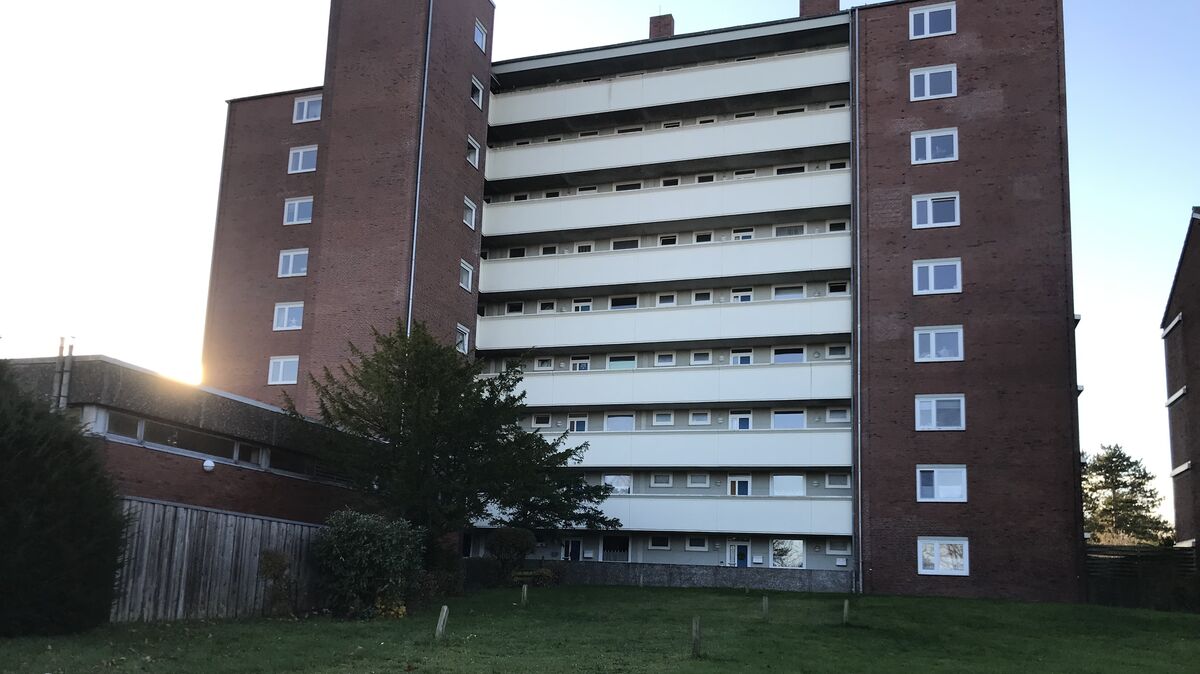 Feuchtigkeit und marode Leitungen: Bei dem Verfahren ging es um Missstände im Hochhaus am John-Brinckman-Weg. Foto: Reese-Winne
