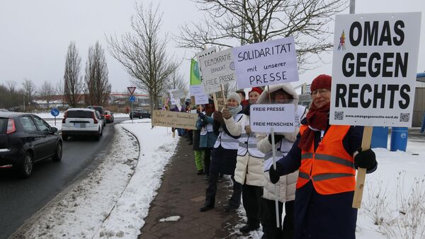 Für die Pressefreiheit: 250 Menschen solidarisieren sich mit Cuxhavener Journalisten