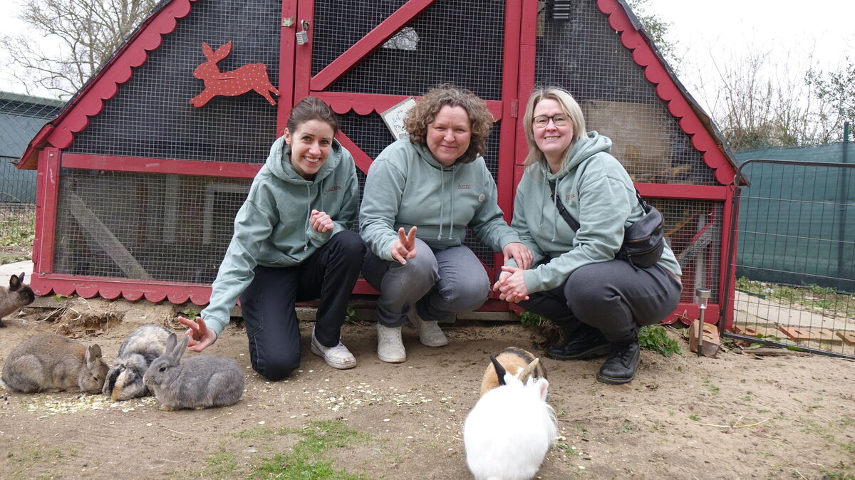 Jessica Hartung, Anni Hansen und Nina Baas (v.l.)  vom Verein "Artgerechte Kaninchenliebe" in Lamstedt. Foto: Werder